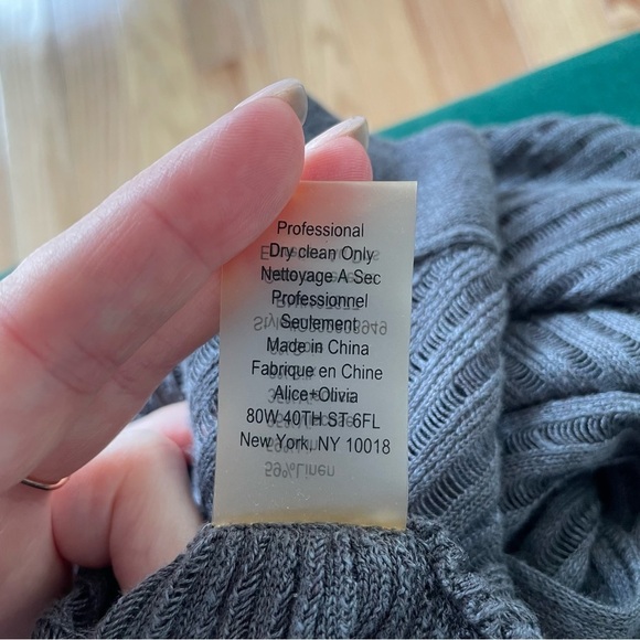 Alice + Olivia Gray Linen Blend Shadow Striped Circle Open Cardigan EUC Size XS - Picture 9 of 10